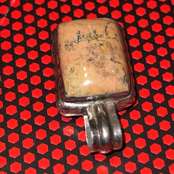 ✨3/$45✨ pendant - Picture 3 of 5